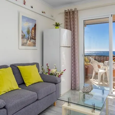 Cozy Seaview Getaway