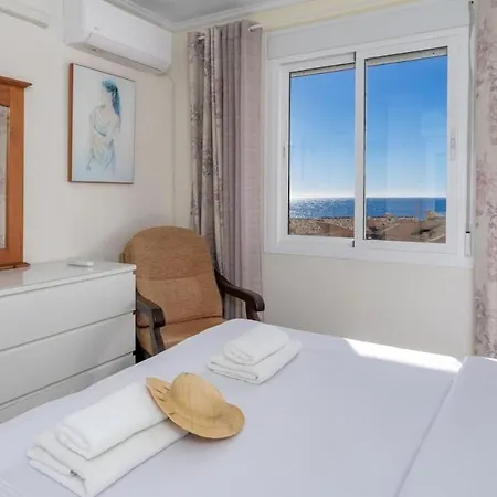 דירה Cozy Seaview Getaway פואנגירולה