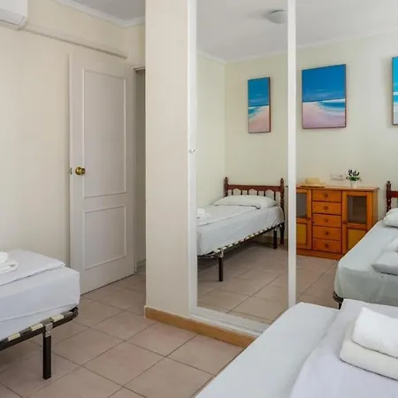 Cozy Seaview Getaway דירה