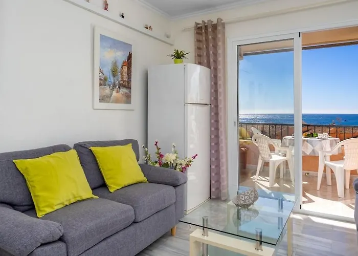 Cozy Seaview Getaway