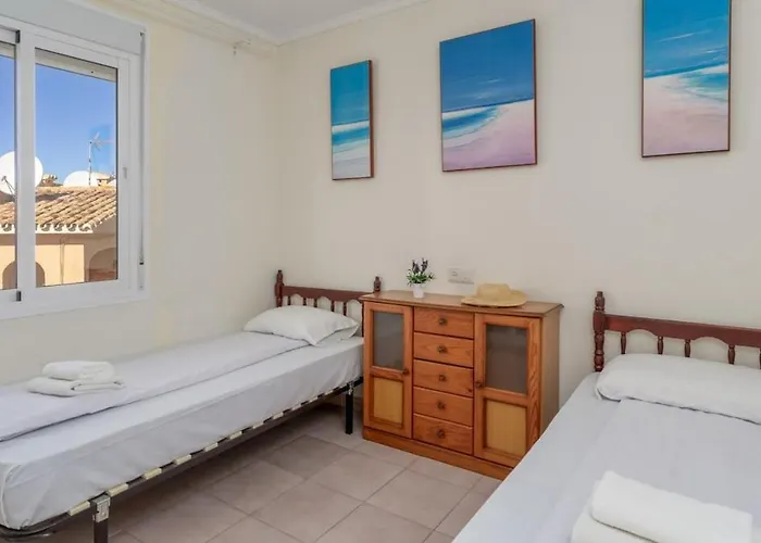 Cozy Seaview Getaway