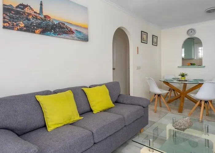 Cozy Seaview Getaway