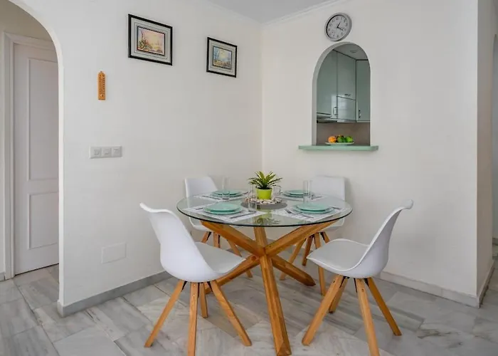 Cozy Seaview Getaway